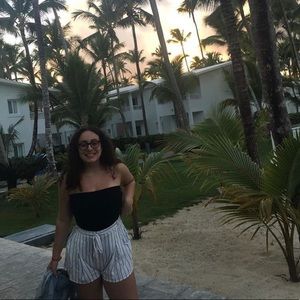 Meet your Posher, Lora